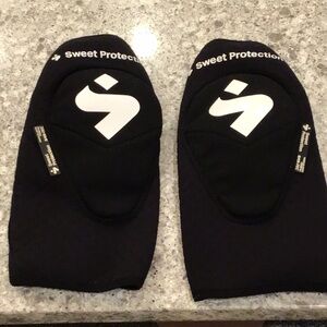 Sweet protection xs knee pads
